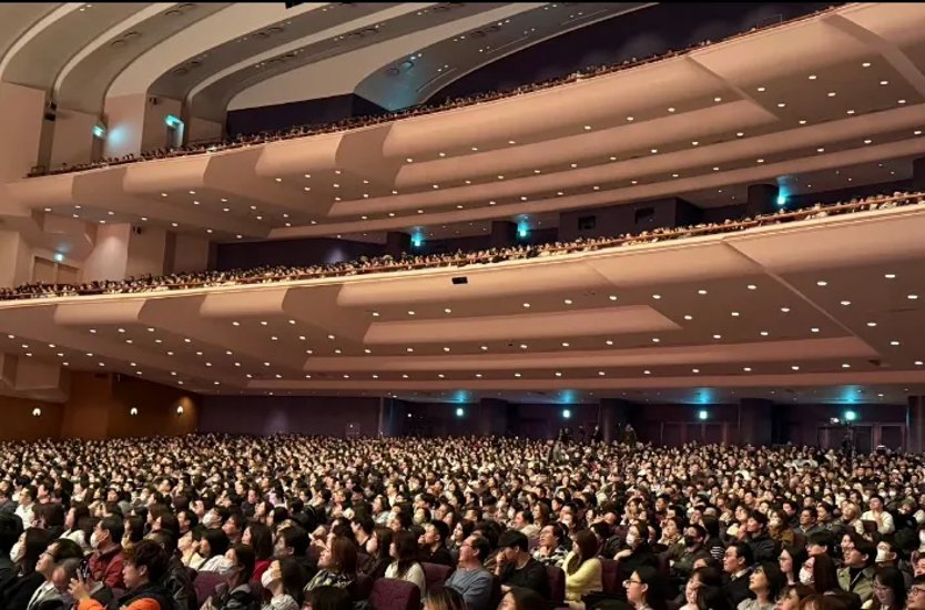 九游游戏中心下载-JackeyLove迎来十二赛季出色发挥，FPX观众热烈欢呼！赢得满堂喝彩-九游游戏中心下载