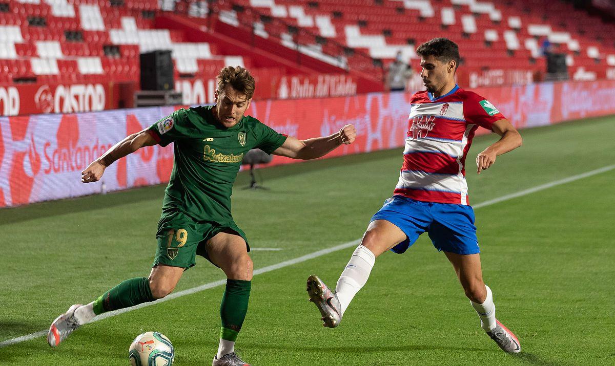 九游游戏中心-包含夏洛特黄蜂加时末段状态回暖；志在西甲名次提升；质疑声仍在；控场能力受关注的词条-九游游戏中心